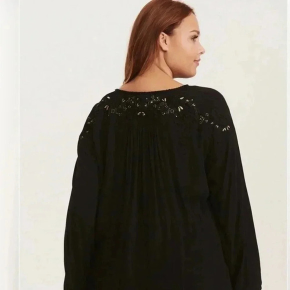 Torrid Black Embroidered Challis Tie Front Kimono Style Top Like New - Picture 5 of 6